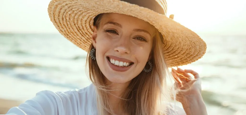 Woman wearing a hat in the summer sun